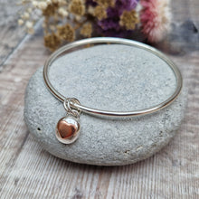 Load image into Gallery viewer, Sterling Silver Pebble Copper Heart Charm Bangle