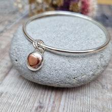 Load image into Gallery viewer, Sterling Silver Pebble Copper Heart Charm Bangle