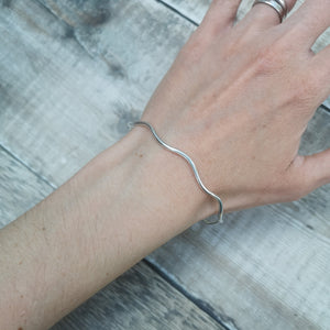 Sterling Silver Smooth Wavy Bangle
