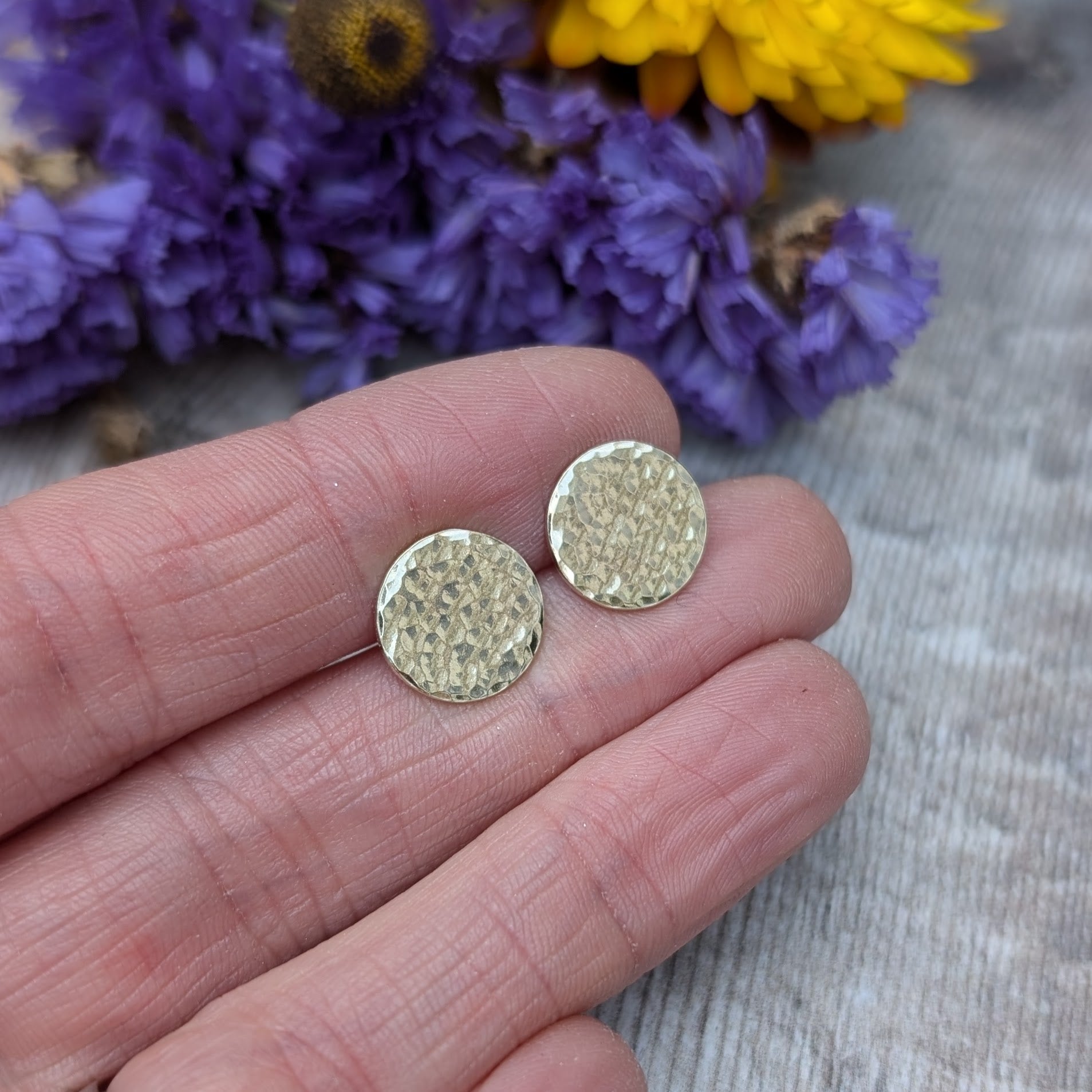 9ct gold hammered disc stud earrings. Each earring has one gold disc with hammered texture mounted on gold bar. Disc measuring approximately 8mm, 10mm or 12mm in diameter.