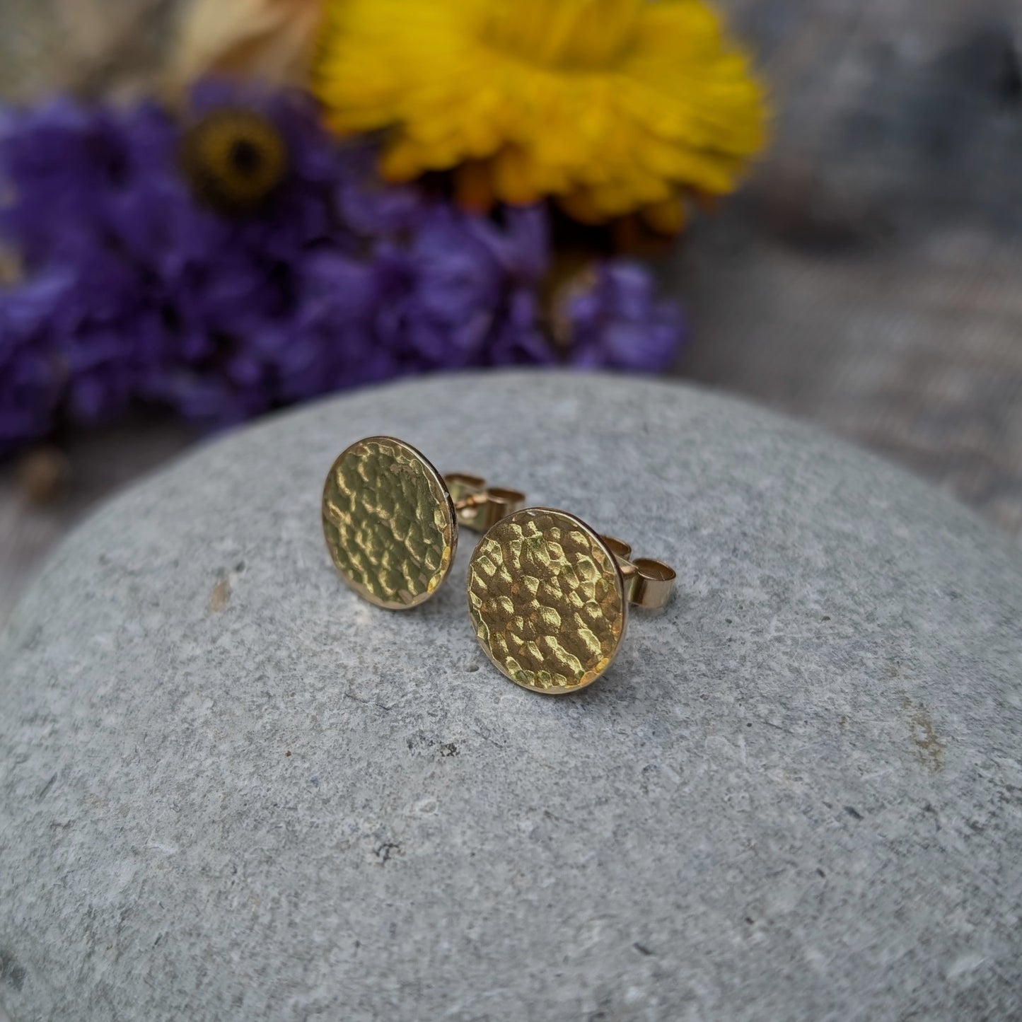 9ct gold hammered disc stud earrings. Each earring has one gold disc with hammered texture mounted on gold bar. Disc measuring approximately 8mm, 10mm or 12mm in diameter.