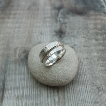 Load image into Gallery viewer, Sterling Silver Textured Ring with Smooth Spinner - SECONDS - UK Size R