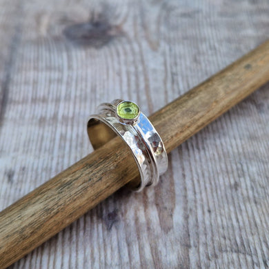 Sterling Silver Hammered Spinner Ring with Green Peridot - UK Size Y